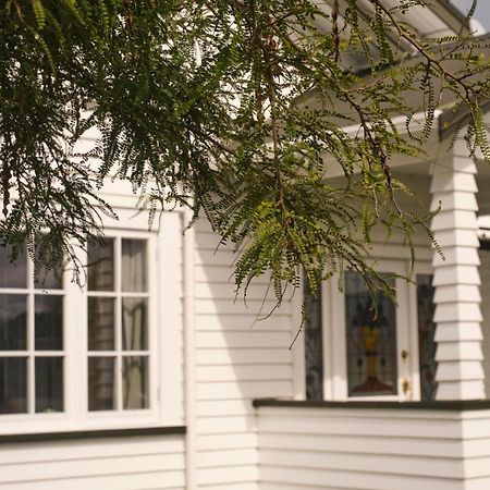 Victorian Designs - Spacious Home In Rotorua Central ภายนอก รูปภาพ