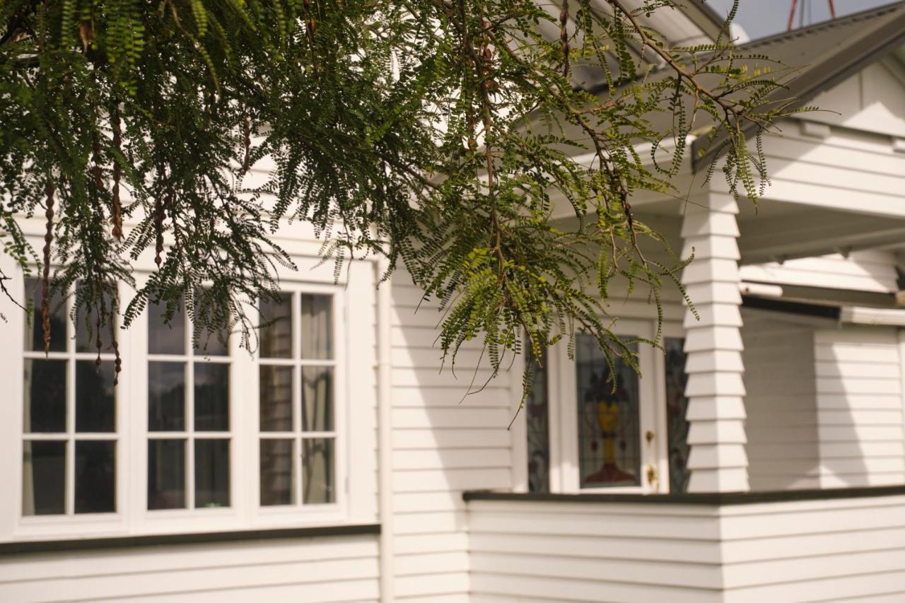 Victorian Designs - Spacious Home In Rotorua Central ภายนอก รูปภาพ