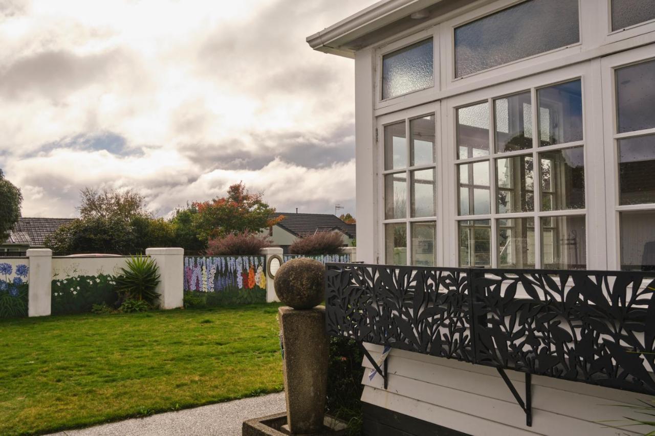 Victorian Designs - Spacious Home In Rotorua Central ภายนอก รูปภาพ