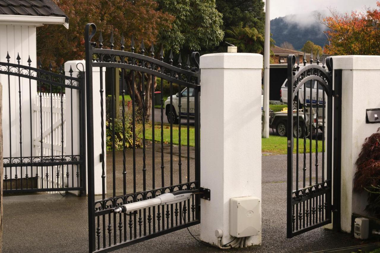 Victorian Designs - Spacious Home In Rotorua Central ภายนอก รูปภาพ